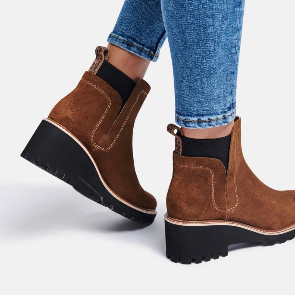 Dolce Vita Huey H20 Boot Ankle Lug Sole Size 10 Brown Suede Bootie Fall Slip On - Picture 3 of 12